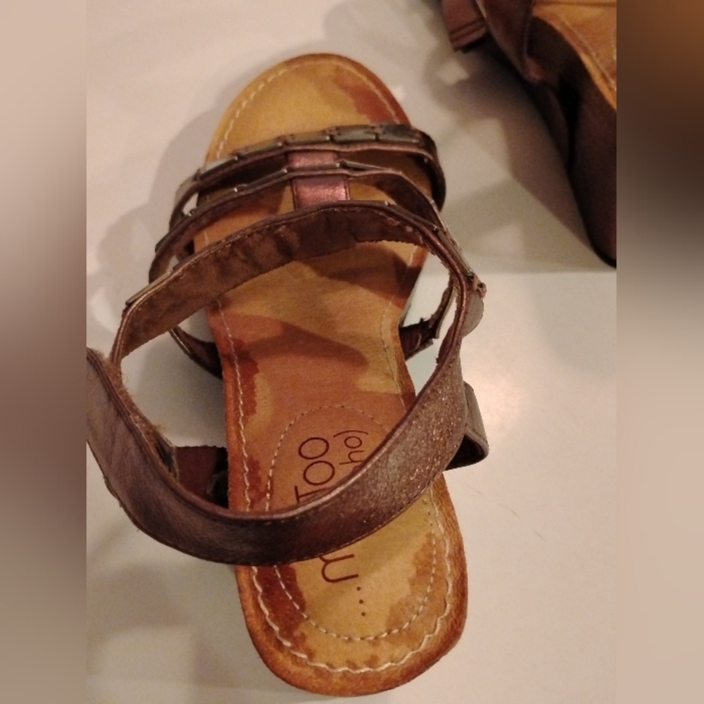 ...Me Too(Soho) Brown Tan Strappy Sandals Ankle Metal Square Plates Decor 7.5 - Picture 12 of 16